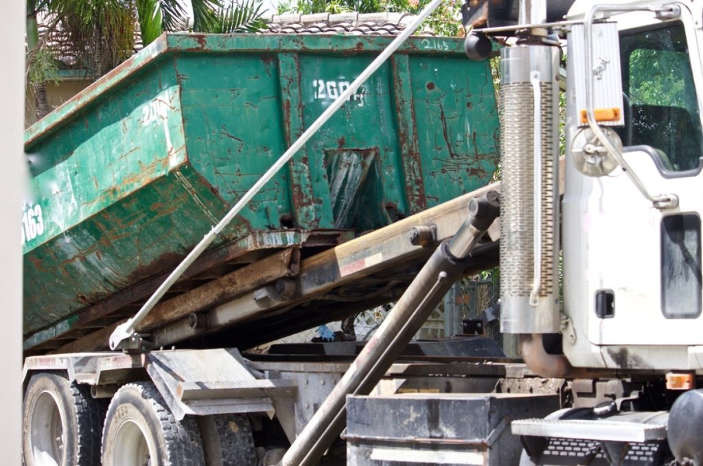 Dumpster and Recycling Provider - Maximizing Efficiency and Convenience with Roll Off Rental